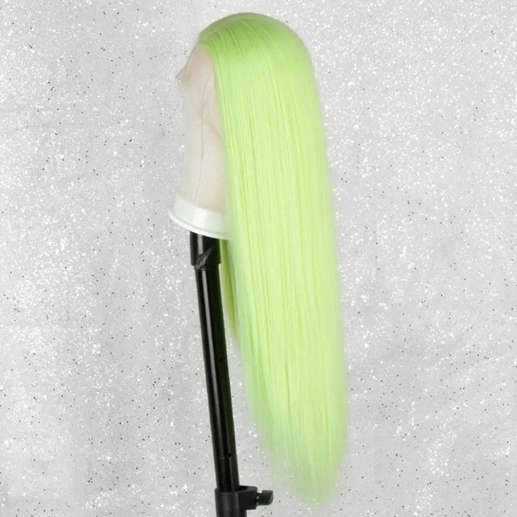 - 22 green straight lace front wig *NEW*